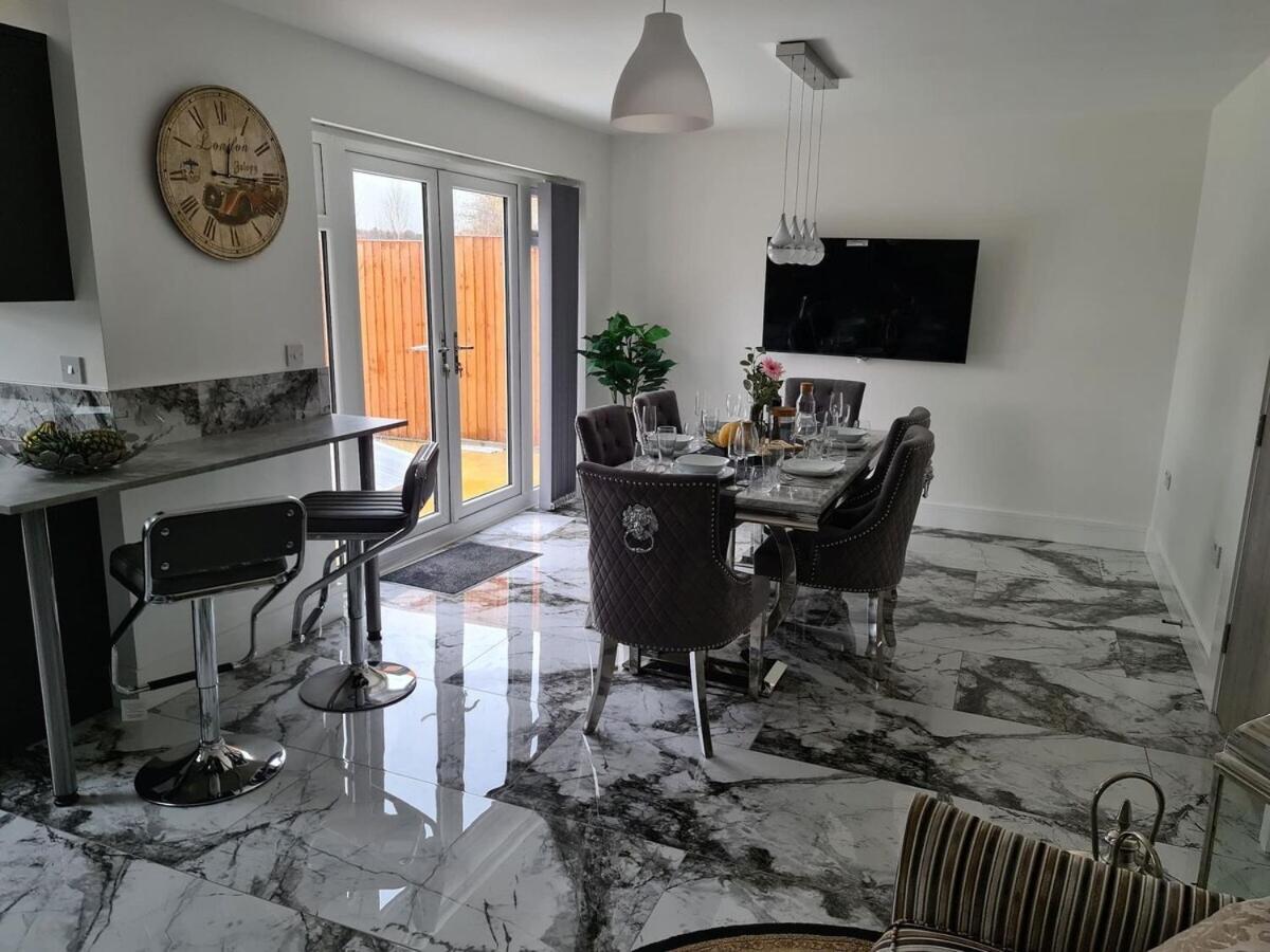 Sav 5 Bed Luxury Detached House In Leicester Humberstone Szoba fotó